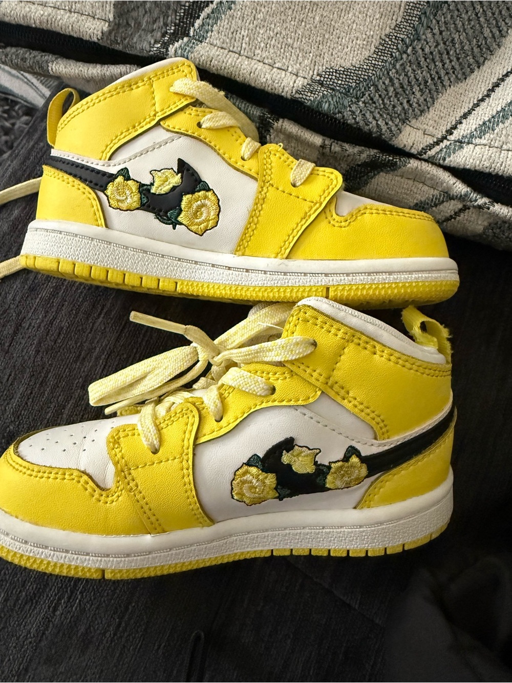 Air Jordan 1 Mid SE TD 'Rose Patch - Dynamic Yellow'